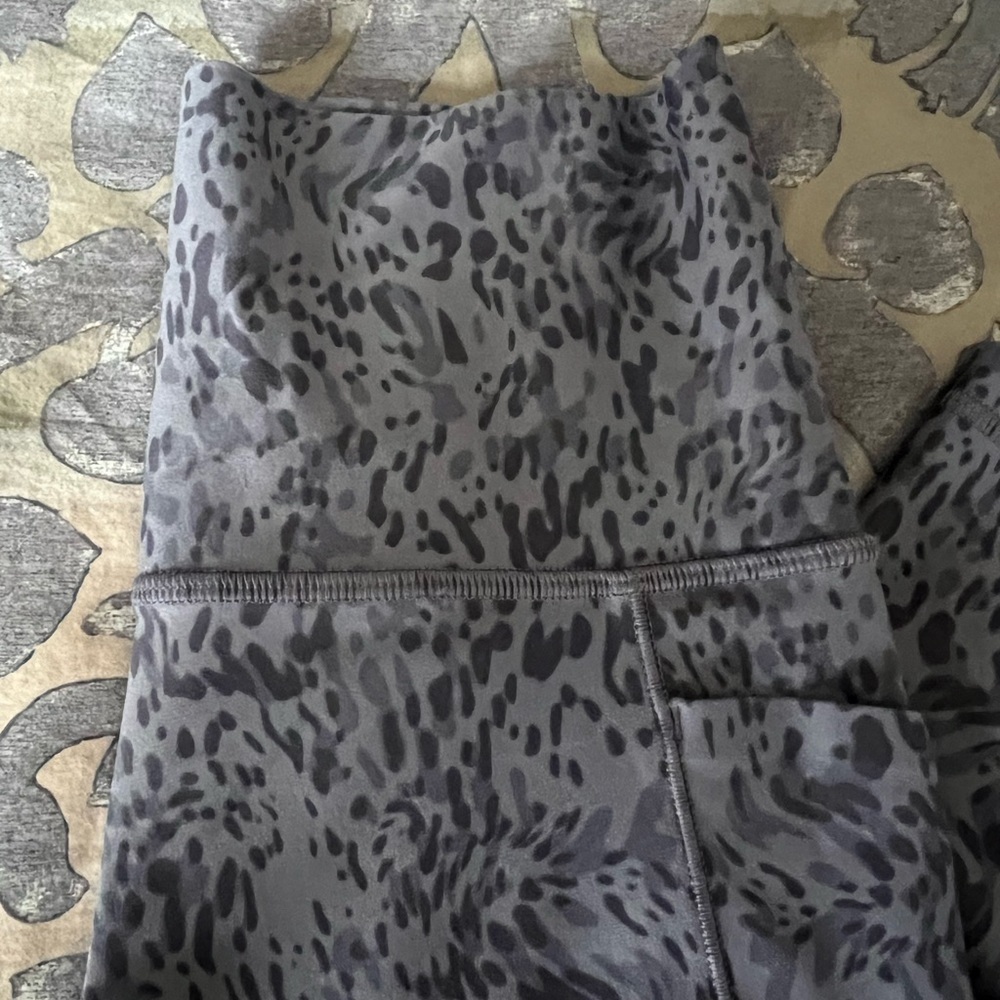 NWOT Athleta Capri Salutation Stash Pocket II - Picture 4 of 9